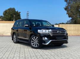 Land Cruiser VXR 5,7 (First owner from Al-Futtaim)